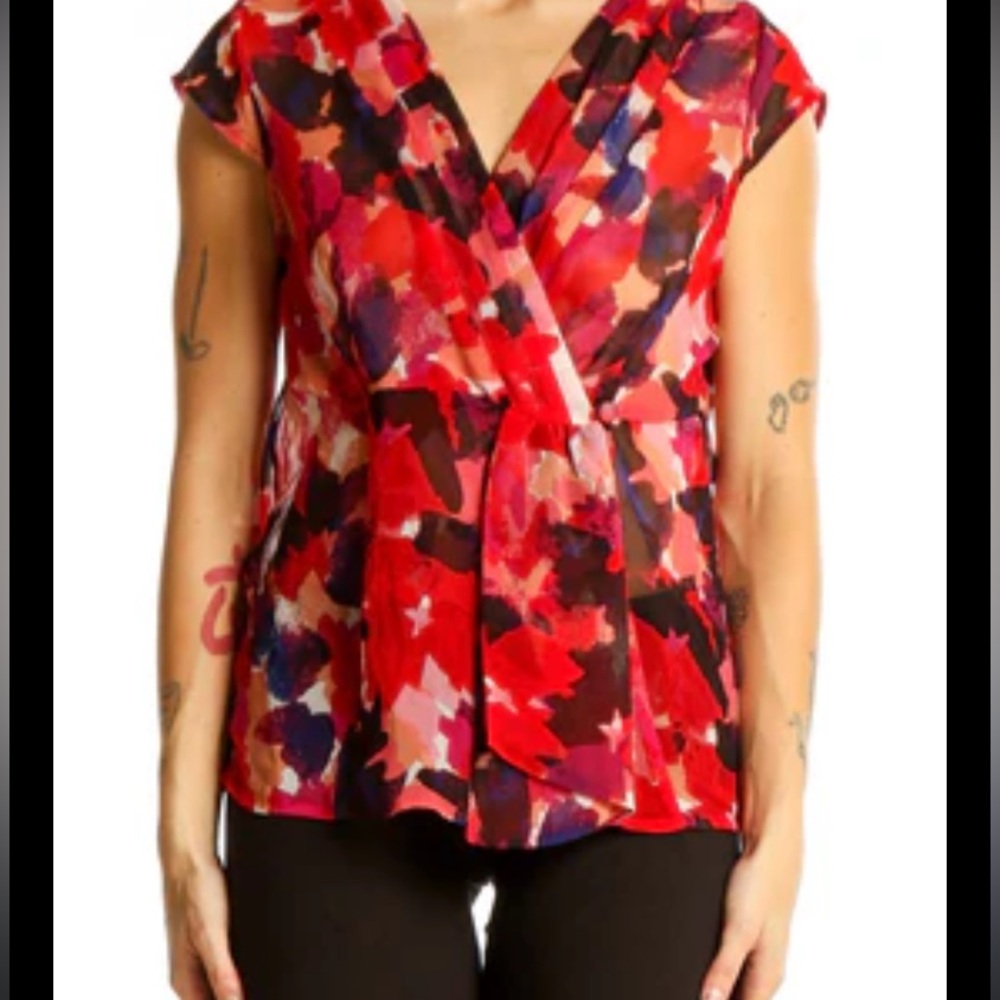 Banana Republic Women's V-Neck
Sheer Flower Top Cap Sleeve Red